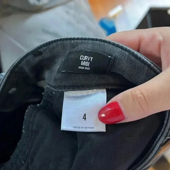 Express Shorts - Picture 4 of 4